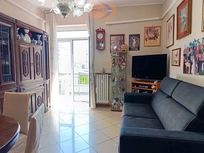 Appartamento trilocale in vendita in Via Enrico da Monza, Monza