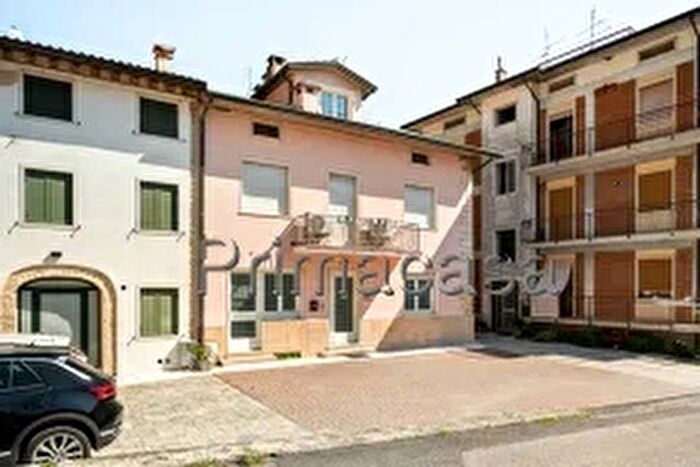 Casa con 6 locali in vendita in Via Villa, Grezzana