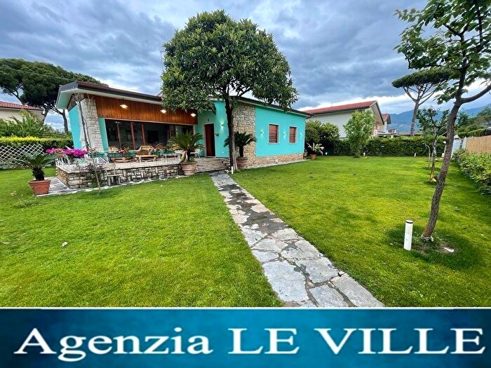 Casa con 6 locali in affitto in via boito, Pietrasanta