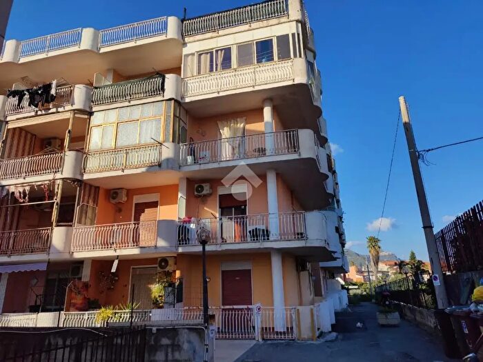 Appartamento bilocale in vendita in Via Vittorio Veneto, Calatabiano