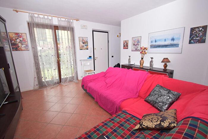 Casa con 5 locali in vendita in Vecchiano
