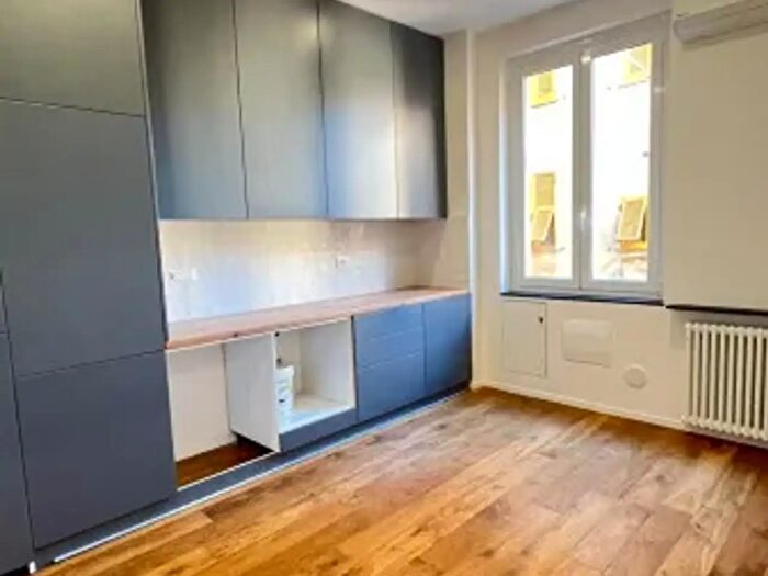 Appartamento quadrilocale in vendita in Via Giovanni Maria Olgiati, Genova