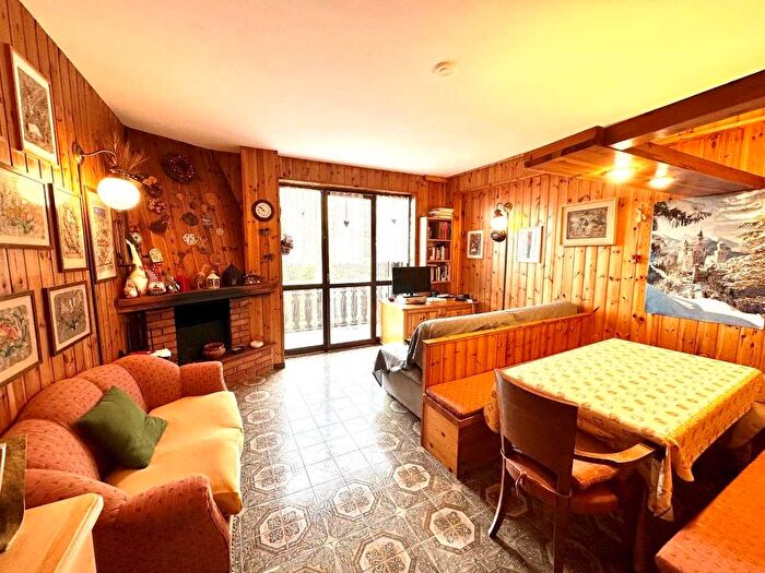 Appartamento trilocale in vendita in Via Milano, Casargo