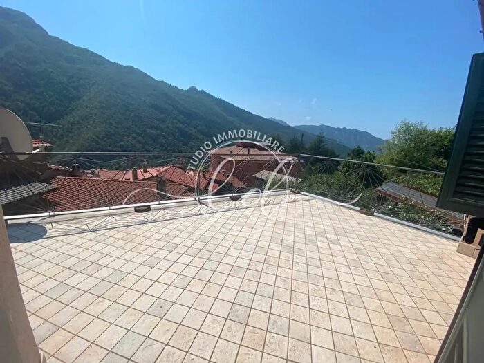 Casa con 5 locali in vendita in Stazzema