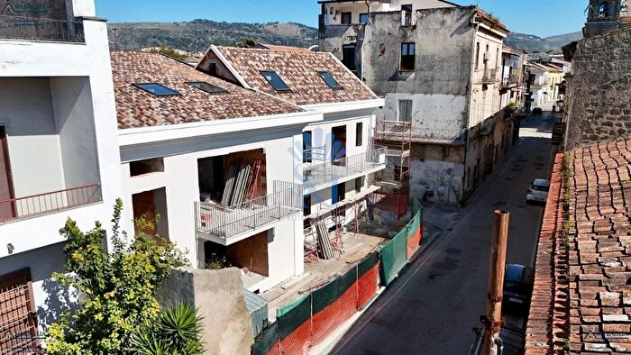 Casa quadrilocale in vendita in Via Camusso, Caserta