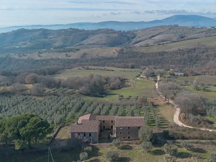 Casa con 10 locali in vendita in Strada Pianello Monteverde, Perugia