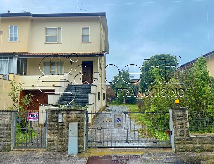 Casa con 5 locali in vendita in Via Franceschini, Tresignana