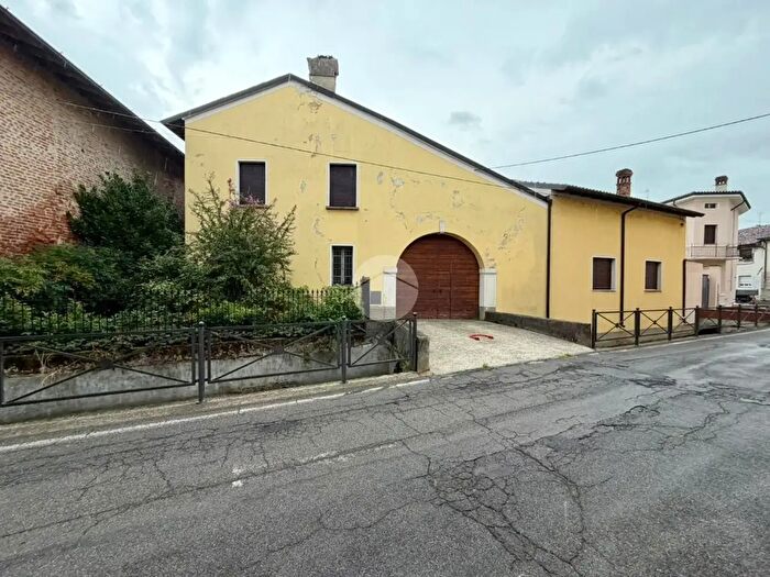 Casa con 5 locali in vendita in Via Magenta, Borgo San Giacomo