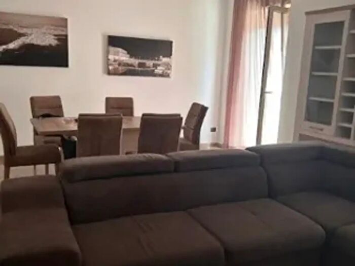 Appartamento quadrilocale in affitto in Via Rosolini, Siracusa
