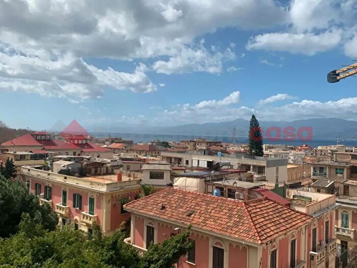 Appartamento quadrilocale in vendita in Viale Amendola, Reggio di Calabria