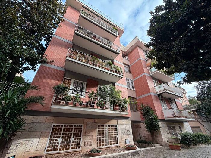 Appartamento trilocale in affitto in Via Alessio Nazari, Colli Portuensi Casaletto, Roma