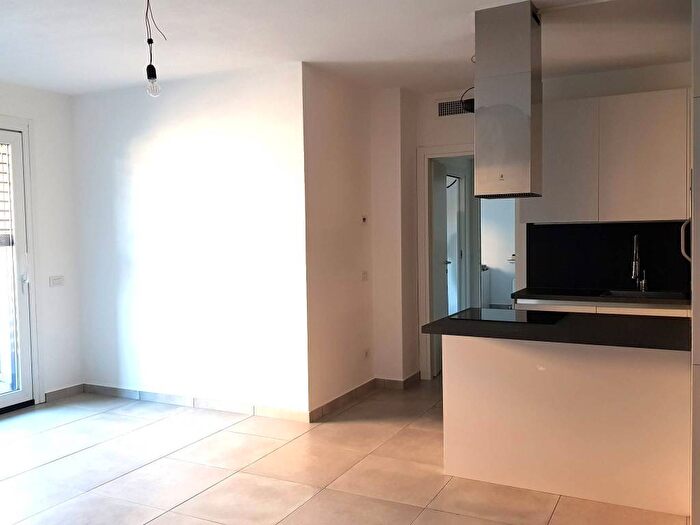 Appartamento trilocale in affitto in Via delle Medaglie dOro, Centro, Varese