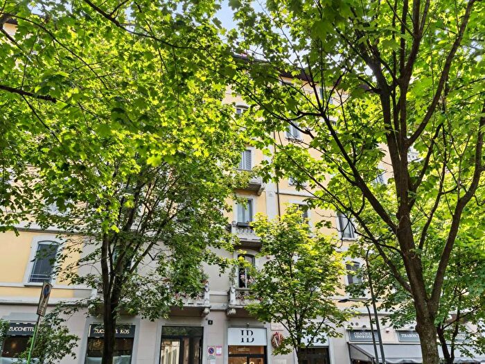 Appartamento trilocale in affitto in Via Gerolamo Tiraboschi, Porta Romana Medaglie d'Oro, Milano