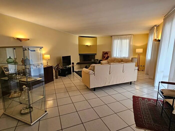 Casa con 7 locali in vendita in Via Fiume Montone Abbandonato, Ravenna