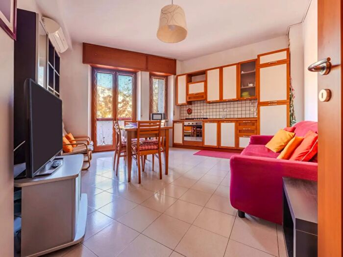 Appartamento trilocale in vendita in Via Ricciarelli, Milano