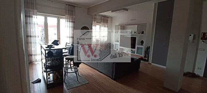 Appartamento con 7 locali in vendita in Via San Giacomo dei Capri, Napoli