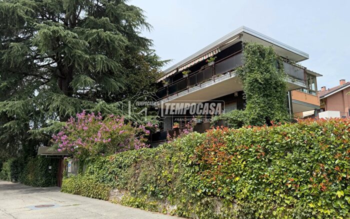 Casa con 10 locali in vendita in Via Brofferio, Trofarello