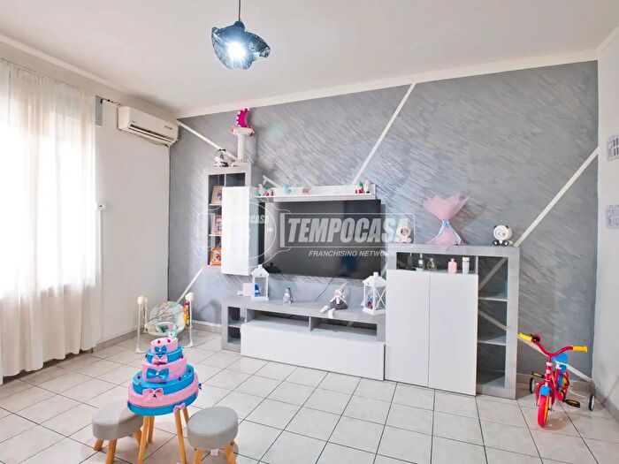Appartamento trilocale in vendita in Prarolo