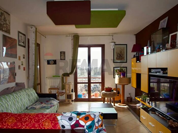 Appartamento con 6 locali in vendita in Via Belgio, Bronte