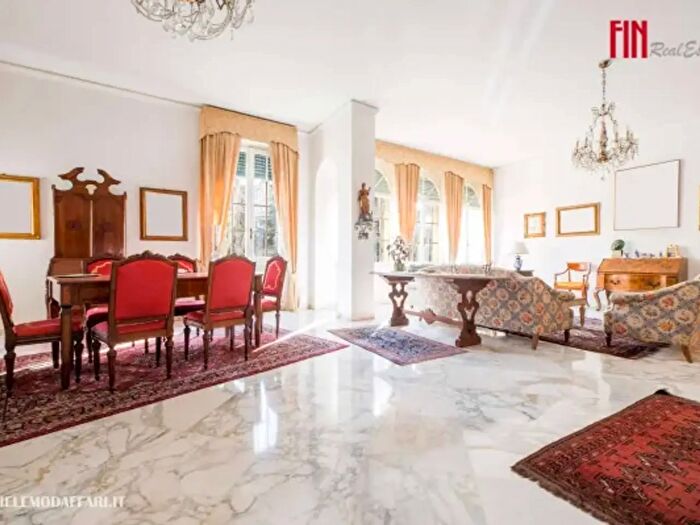 Appartamento quadrilocale in vendita in Via Giordano Bruno, Genova