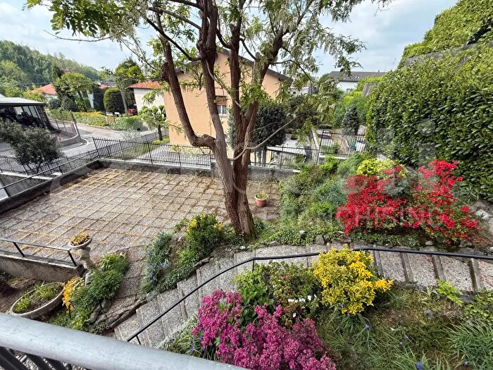 Appartamento trilocale in vendita in Via Monte Santo Snc, Inverigo