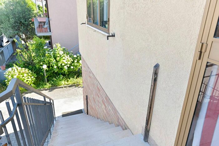 Casa con 10 locali in vendita in Via Umbria Ravenna, Ravenna