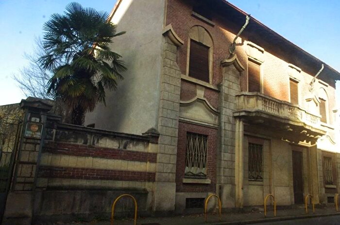 Casa con 6 locali in vendita in Zona Centro Gallarate, Gallarate