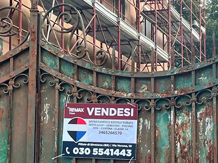 Appartamento trilocale in vendita in Via Fiera, Castelnuovo Del Garda