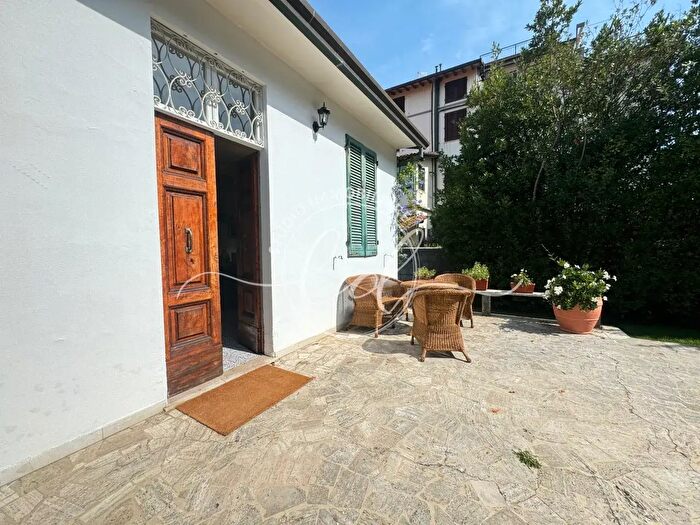 Casa con 6 locali in affitto in Pietrasanta