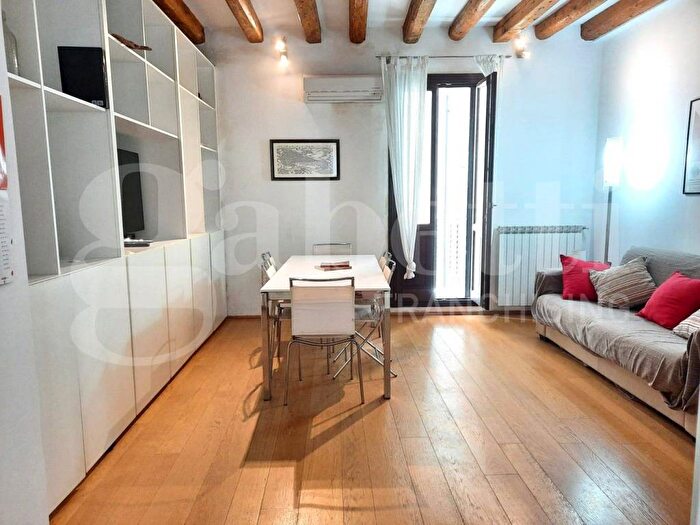 Appartamento quadrilocale in affitto in Santi Giovanni e Paolo Santa Maria Formosa, Venezia