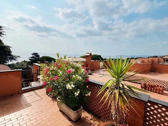 Appartamento trilocale in vendita in Varazze