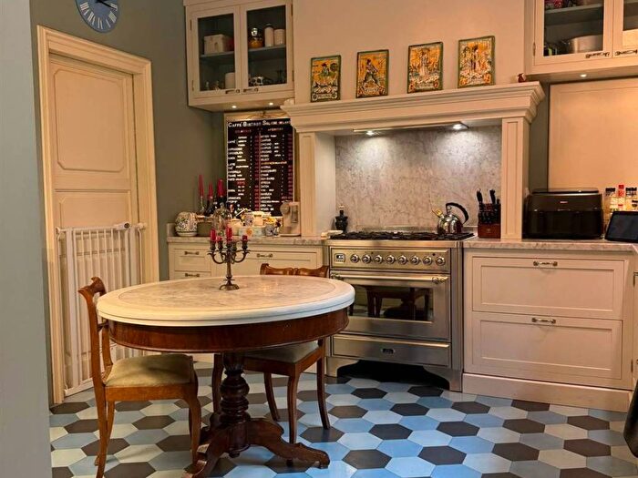 Appartamento con 6 locali in affitto in Piazza Massimo dAzeglio, DAzeglio, Firenze