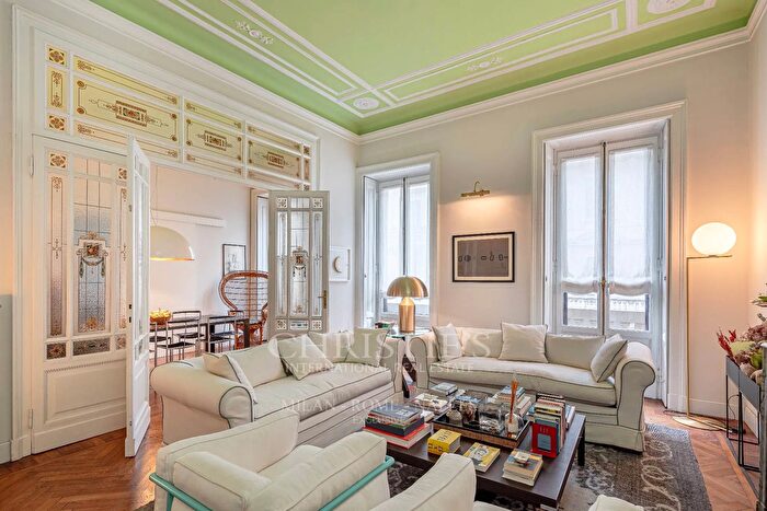 Appartamento con 5 locali in vendita in Via Panizza, Milano