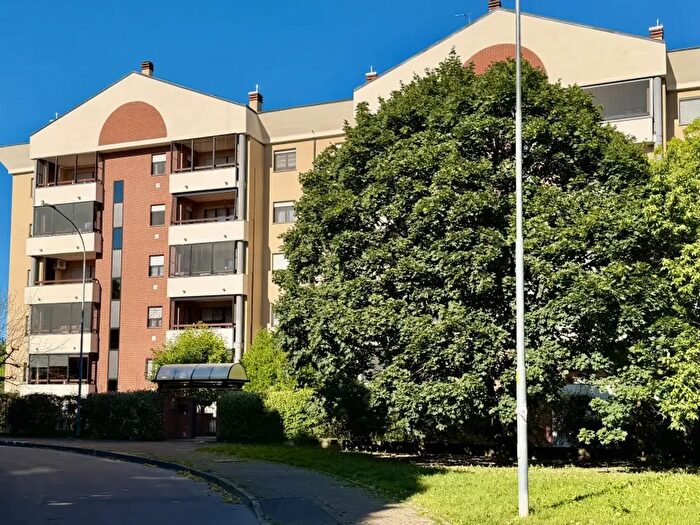 Appartamento trilocale in vendita in Sandro Pertini, Locate Di Triulzi