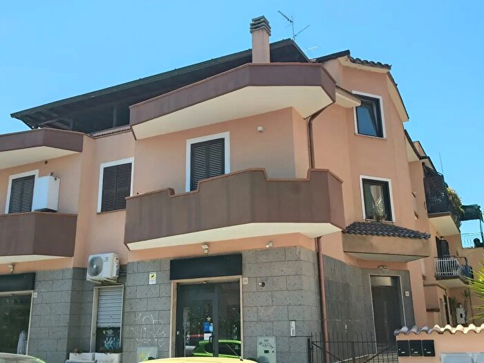 Appartamento trilocale in affitto in Via Pier Crescenzi, Pomezia