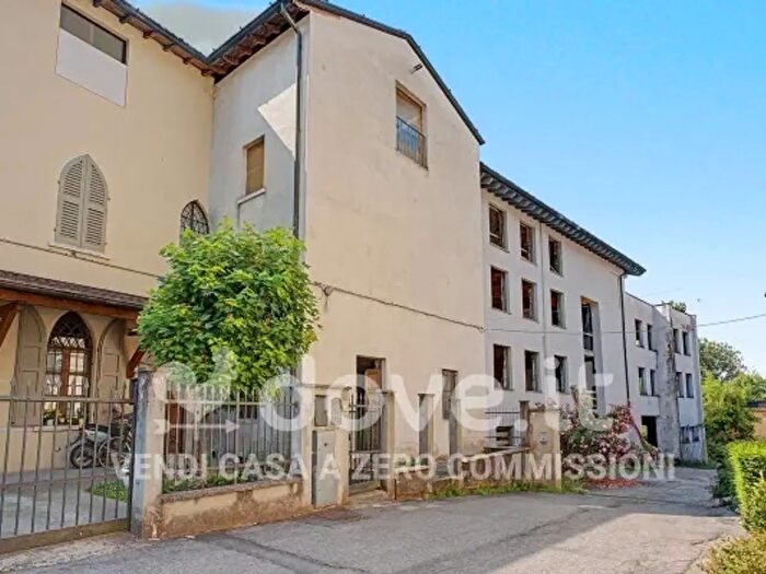 Casa con 6 locali in vendita in Via Luigi Semenza, Verolanuova