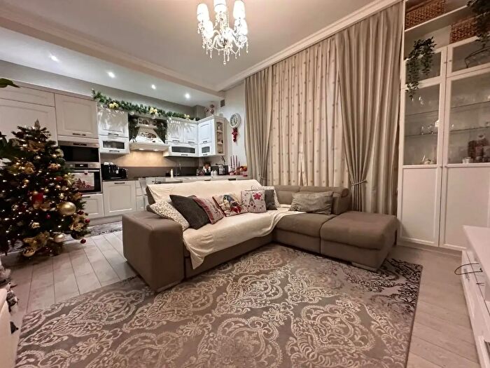 Appartamento con 5 locali in vendita in Collesalvetti