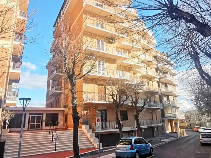 Appartamento quadrilocale in vendita in Viale Europa, Chieti