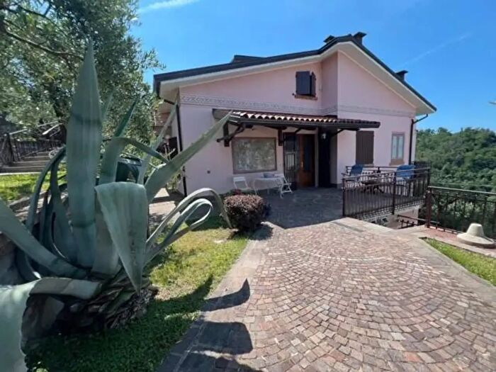 Casa con 10 locali in vendita in Cogorno
