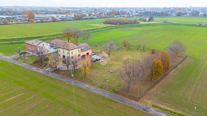 Casa con 12 locali in vendita in Via Pietro Micca, Reggio Emilia
