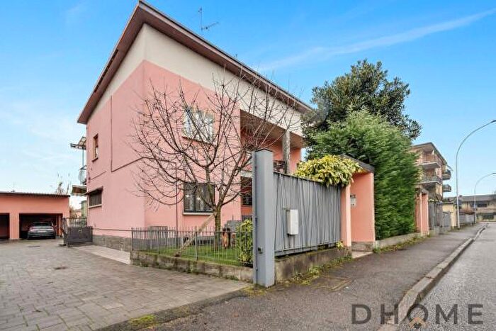 Casa trilocale in vendita in Via Carlo Cattaneo, Cassano DAdda