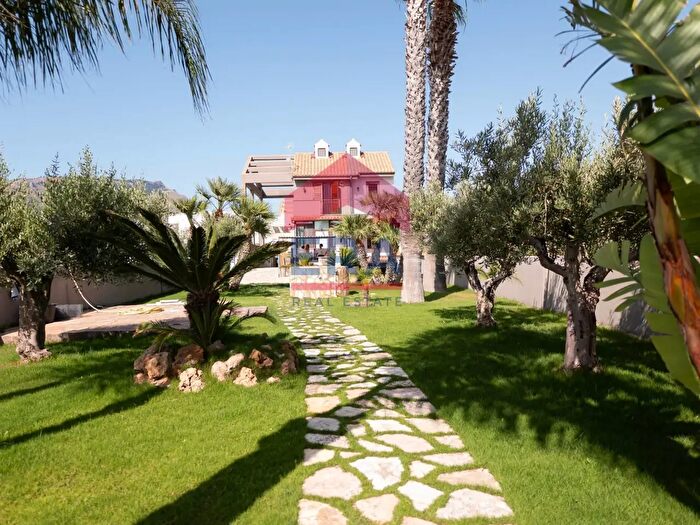 Casa con 5 locali in vendita in Via Trapani Xitta, Trapani