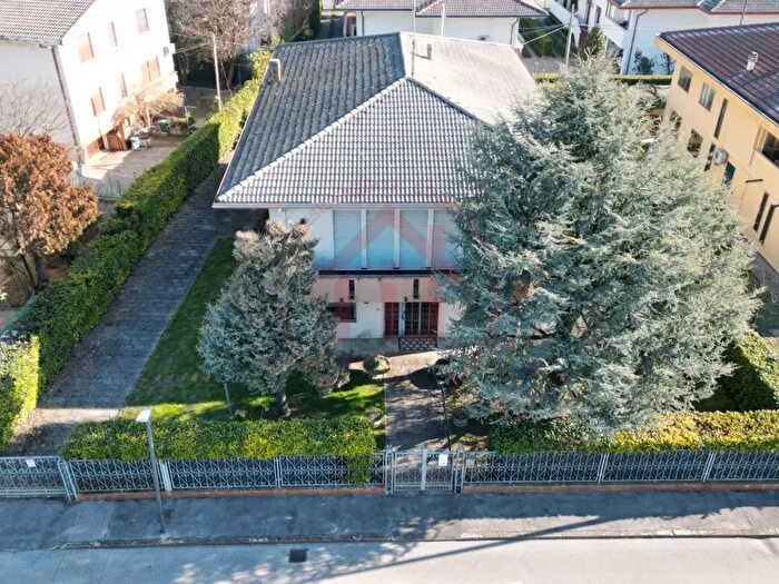 Casa con 6 locali in vendita in Via Mascagni, Abano Terme