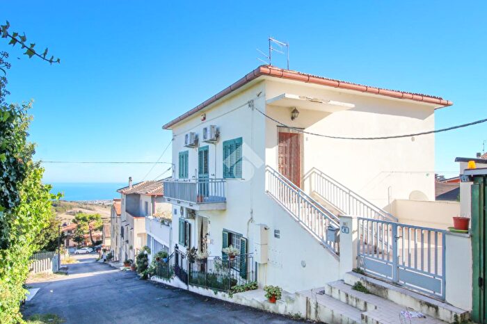 Appartamento trilocale in vendita in Via Donatello, Colonnella