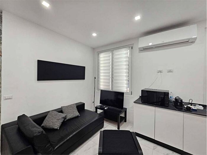 Appartamento bilocale in affitto in Via Dante, Valduce Crispi, Como