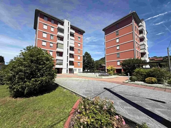 Appartamento trilocale in vendita in Via Piave, Sesto Calende