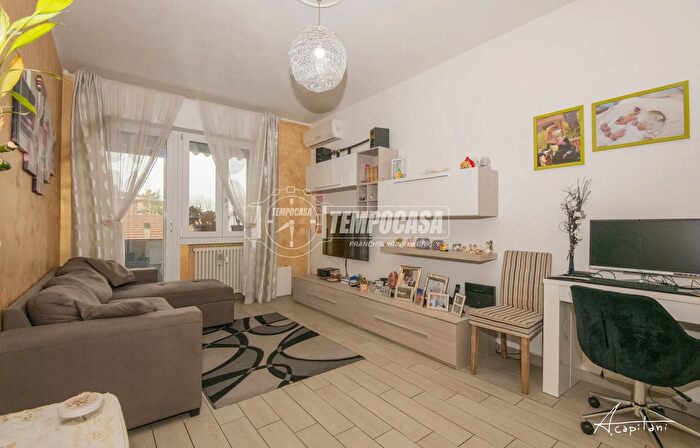 Appartamento trilocale in vendita in Strada di Marzaglia, Modena