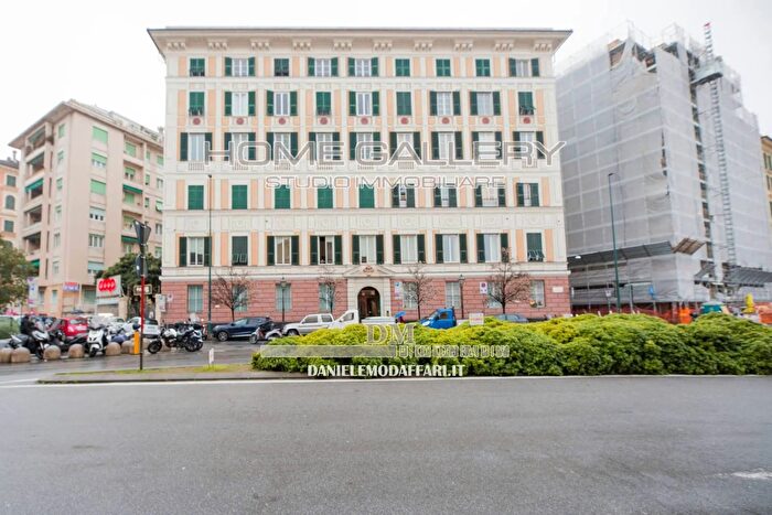 Appartamento con 8 locali in affitto in Piazza Galeazzo Alessi, Genova