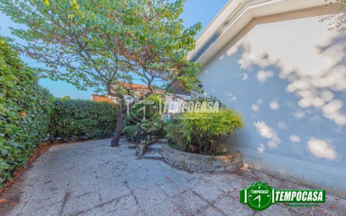 Casa quadrilocale in vendita in Via Carlo Cattaneo, Noviglio