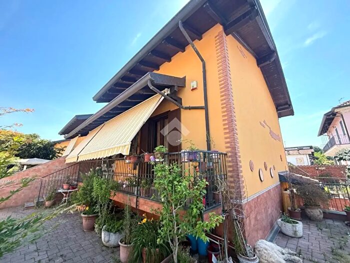 Casa quadrilocale in vendita in Via Tornura, Cassolnovo